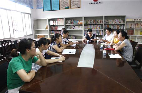 我司黨員代表到北雀社區(qū)開(kāi)展黨建聯(lián)席會(huì)