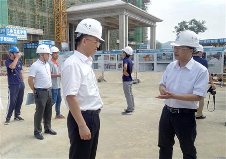 崇左市領(lǐng)導(dǎo)對崇左中醫(yī)壯醫(yī)醫(yī)院整體搬遷項目進(jìn)行調(diào)研