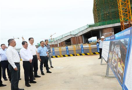 柳州市委書(shū)記吳煒、市長(zhǎng)張壯到第十二分公司項(xiàng)目調(diào)研指導(dǎo)