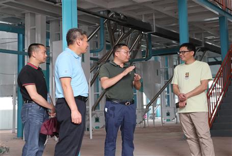 自治區(qū)軍糧供應中心主任蒙錫陽到冶建基礎分公司項目調研